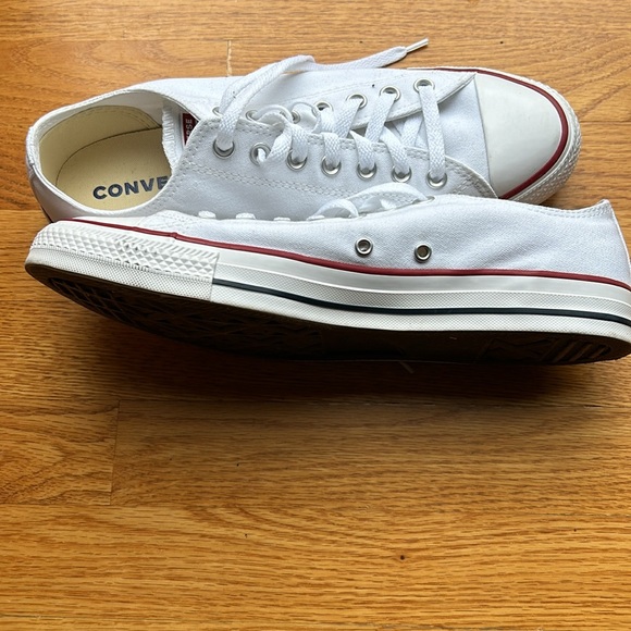 Converse sneakers, size 10, only worn once - Picture 3 of 5